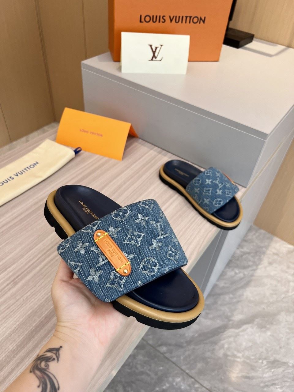 Louis Vuitton Slippers